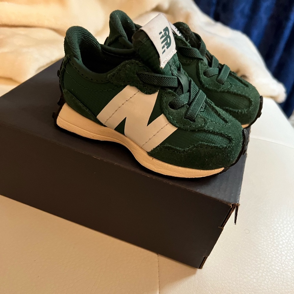 New Balance 327. Infant sz 4.